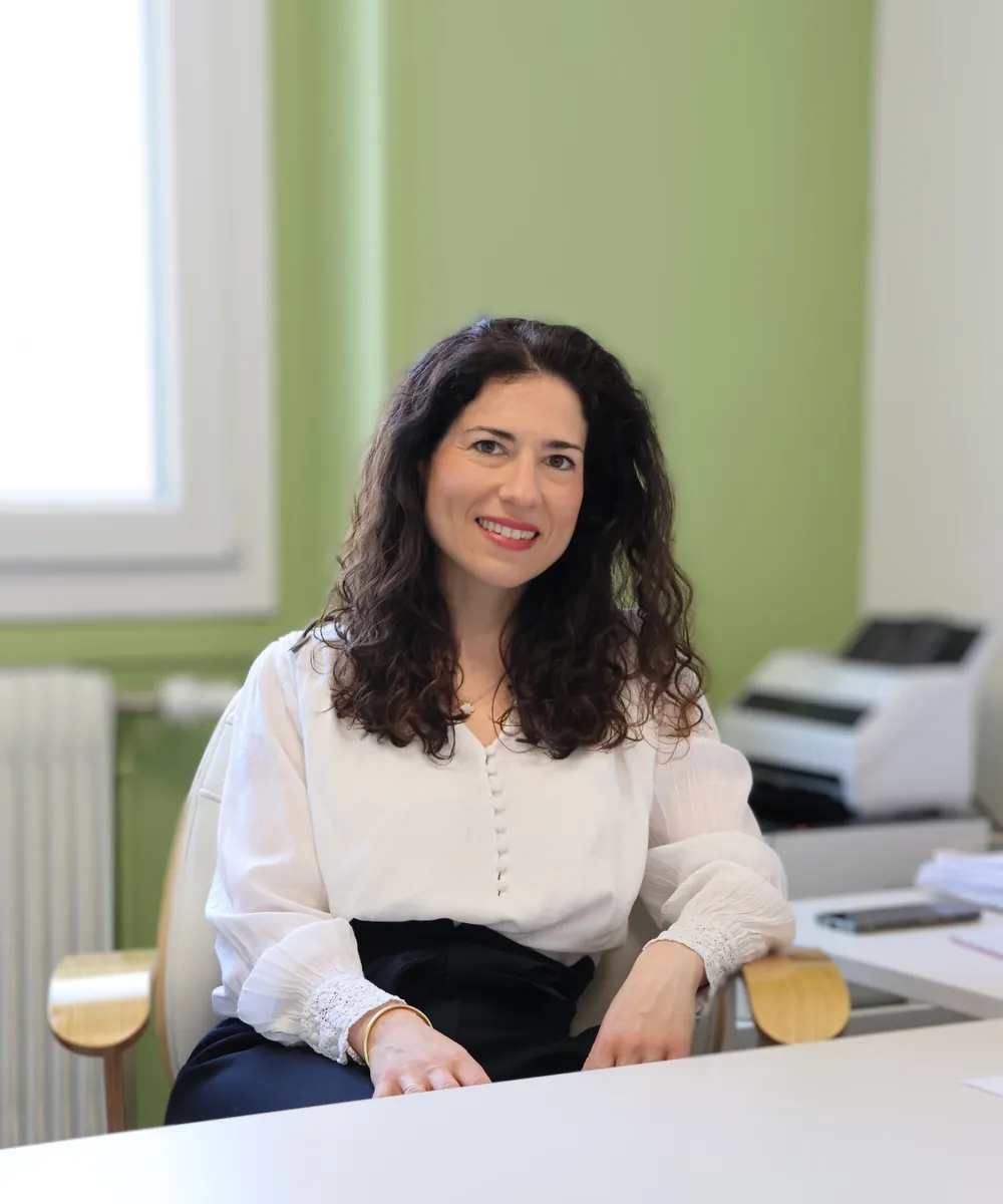Maître Nathalie Dahan Aouate à son bureau